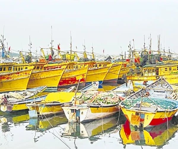 మత్స్యకారులను ముంచిన బాబు - Udayam Digital