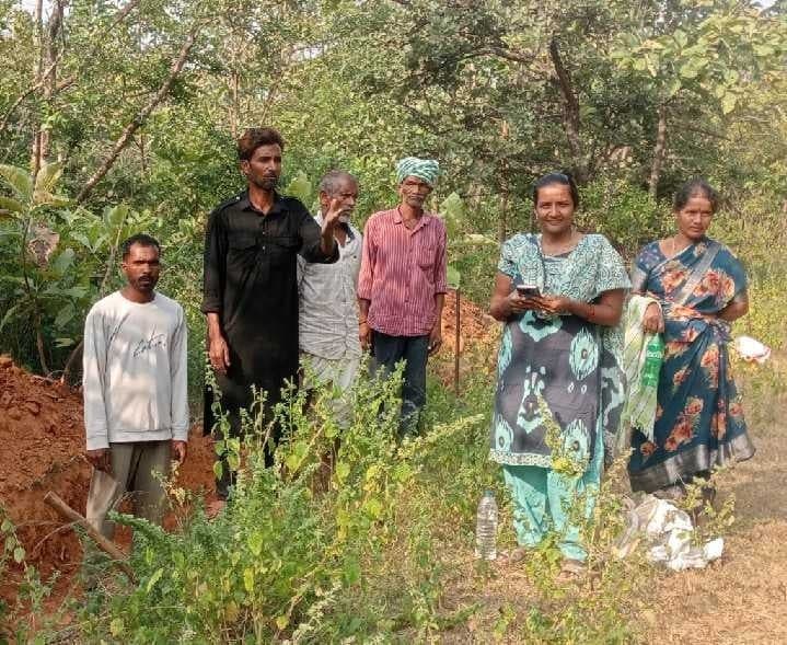 కన్నారంలో నీటి నిల్వ గుంతల పనుల పరిశీలన - Udayam
