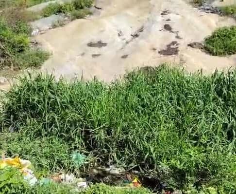 గుండ్లపల్లి రహదారిపై మురుగునీరు - Udayam