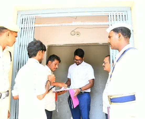 వనపర్తిలో ఈవీఎం గోదామును తనిఖీ చేసిన కలెక్టర్ - Udayam