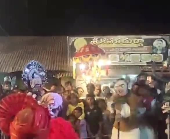 జోగిపేటలో దుర్గమ్మ నిమజ్జనంలో అగ్నిప్రమాదం - Udayam