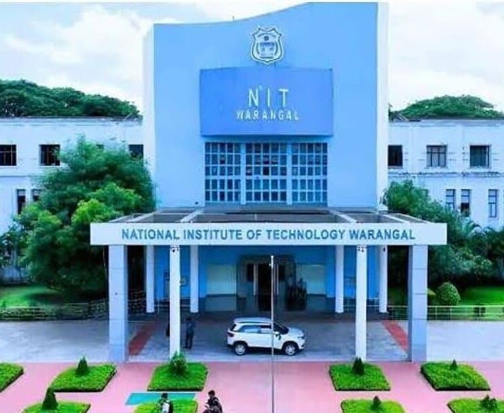 డీజీపీపై ఎన్ఐటీ విద్యార్థుల ఫిర్యాదు