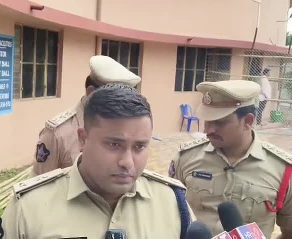 ఉయ్యూరులో కౌంటింగ్ కేంద్రాన్ని పరిశీలించిన SP - Udayam