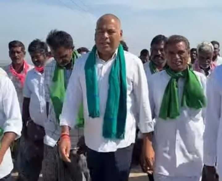 ఎండిన పంటల పరిశీలనకు బీరం పాదయాత్ర - Udayam