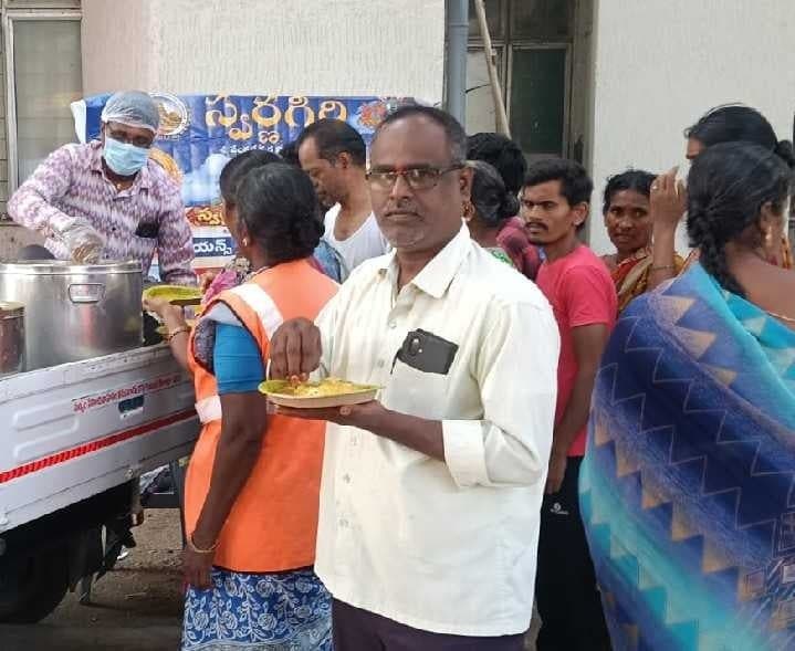 ఆసుపత్రిలో ప్రతిరోజూ అల్పాహార వితరణ - Udayam