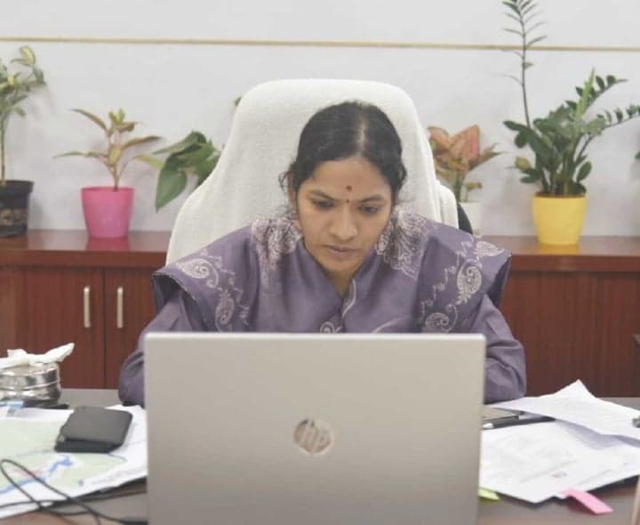 పాడేరు PGRS.. ఫోన్ కాల్స్ ద్వారా 57 అర్జీలు - Udayam