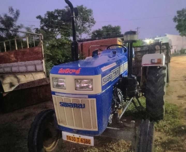 రాజాపేటలో అక్రమ ఇసుక రవాణా.. ట్రాక్టర్ పట్టివేత - Udayam