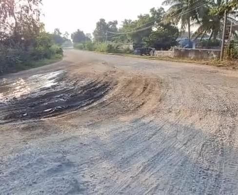 మర్పడగలో అధ్వానంగా రహదారి - Udayam