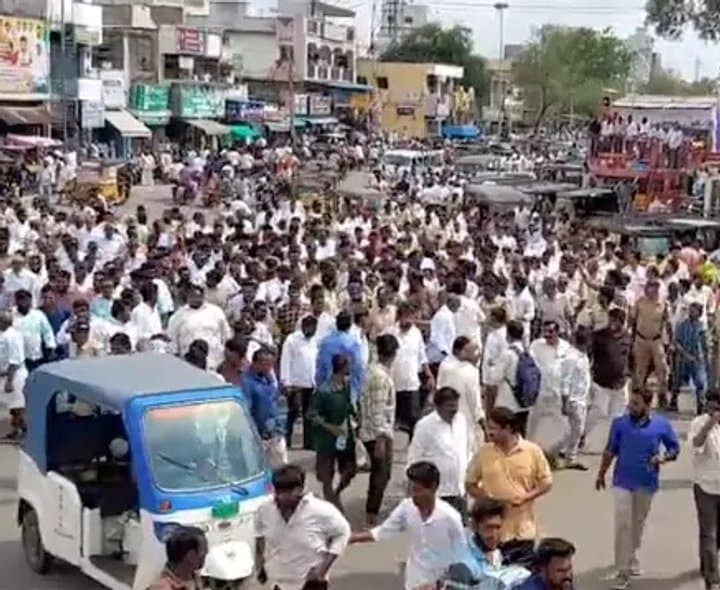 జమ్మలమడుగులో వైకాపా దీక్ష.. ఉద్రిక్తత