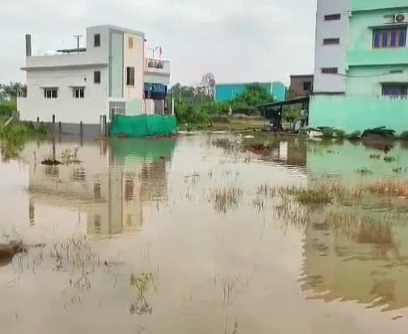గోకవరం కాలనీల్లోకి వరద నీరు - Udayam