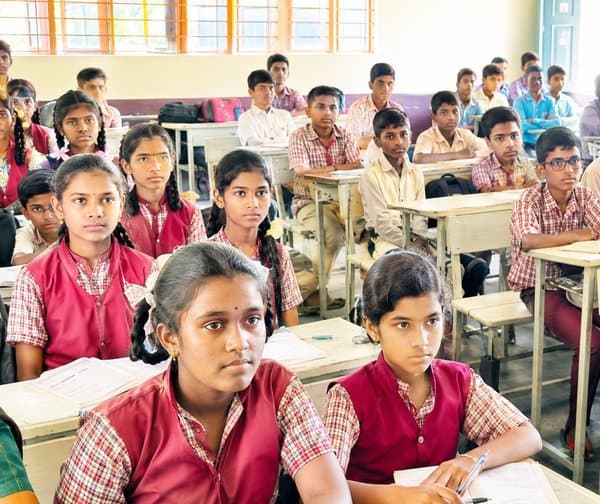 ప్రభుత్వ బడులకే పిల్లలను పంపాలి