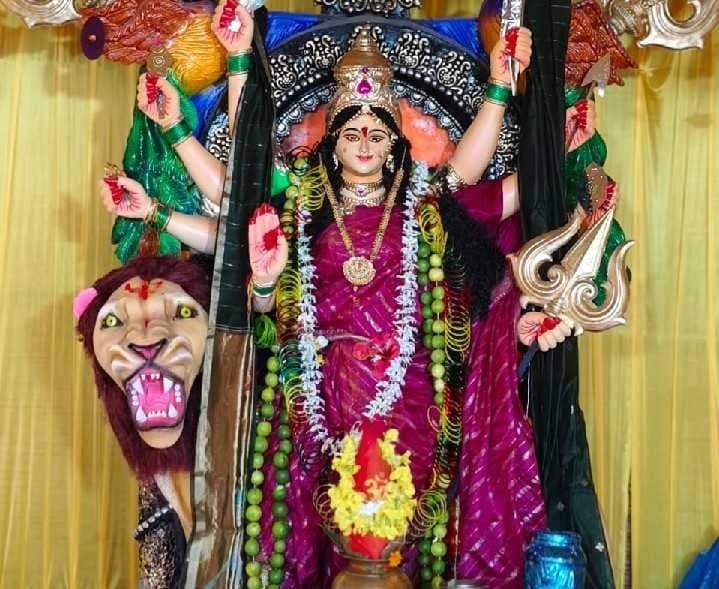 మట్టితో దుర్గామాత విగ్రహం - Udayam