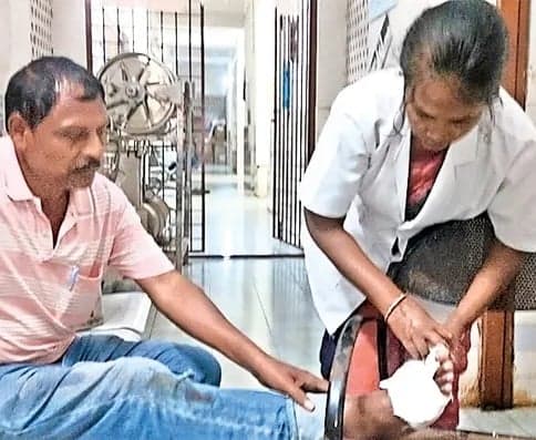 పీహెచ్సీల్లో వైద్య సేవల కొరత - Udayam