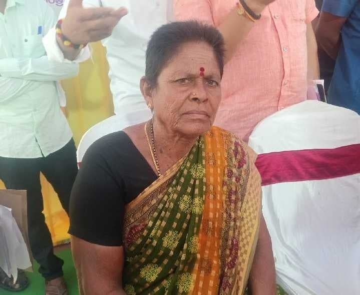 కూలీ నుంచి ఎంపీపీగా - Udayam