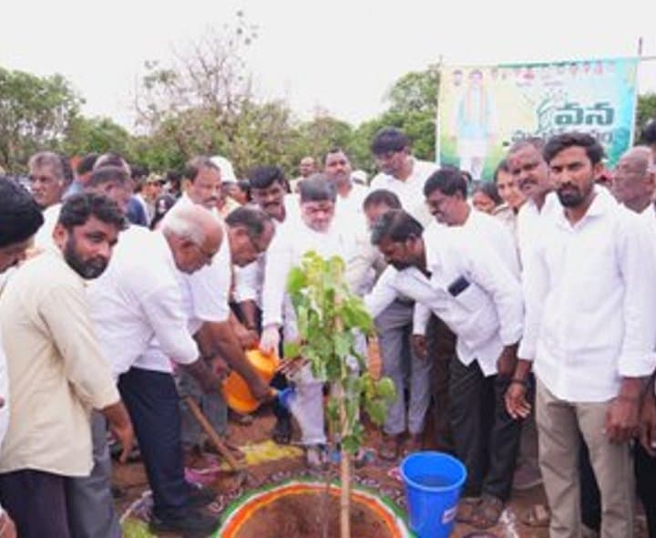 యంగ్ ఇండియా స్కూల్ పనుల పరిశీలన - gallery image 2