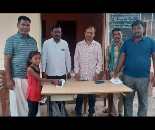 కోలూర్ రేషన్ షాపులో ఈ-కేవైసీ నమోదు ప్రారంభం - Udayam Digital
