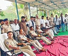 రక్తదానం చేసిన 853 మంది - Udayam