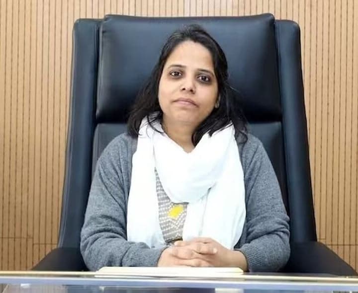 ఏడాదిలో నాలుగు బదిలీలు.. IAS అధికారి ఆవేదన - Udayam