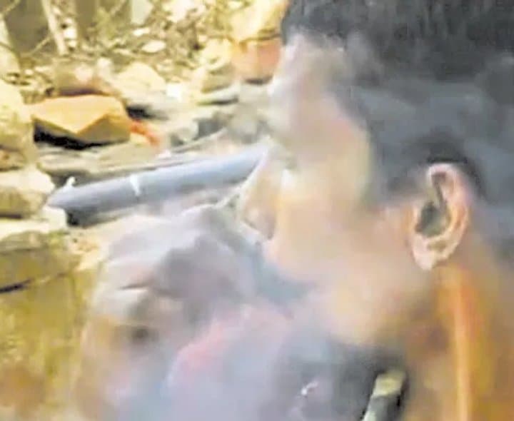 తిరుమల మెట్లపై పొగాకు కలకలం - Udayam