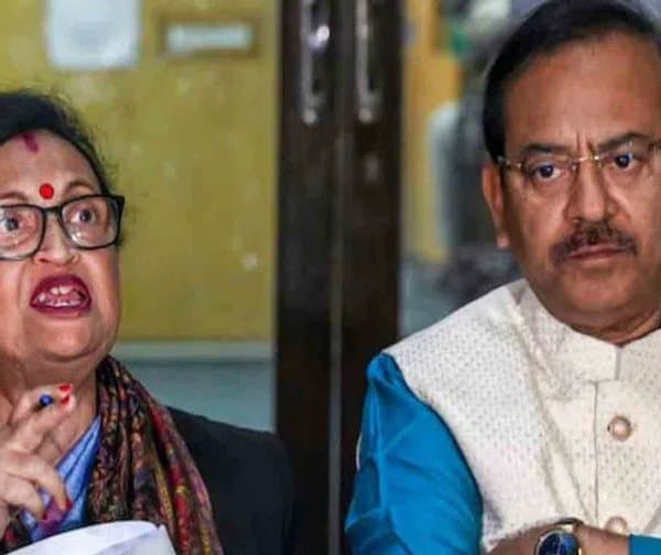 టీఎంసీలో వర్గపోరు: బ్యాంకు ఖాతాల స్తంభనకు డిమాండ్