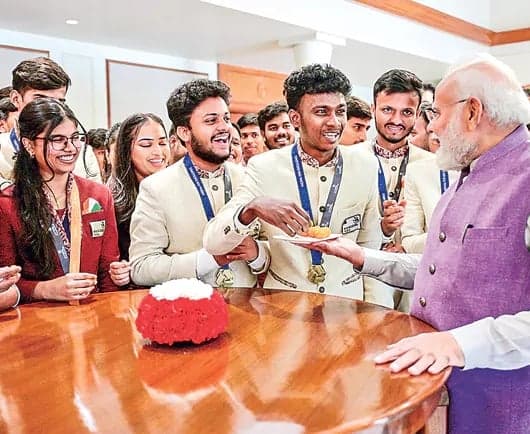 యువత నైపుణ్యాలు పెంచాలి: మోదీ - Udayam