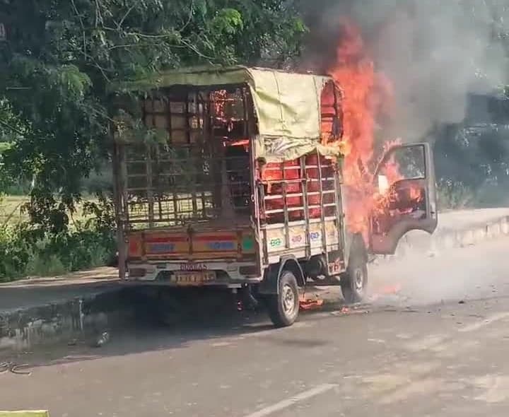 టాటా ఏస్లో ఎగసిపడ్డ మంటలు