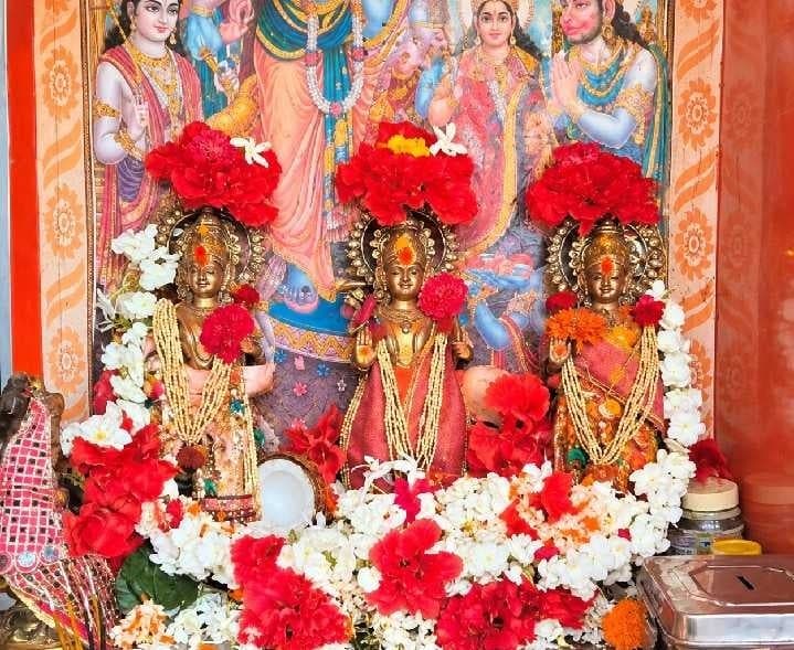అయోధ్య వెళ్లలేని వారికి రాముడి పాదుకలు - Udayam