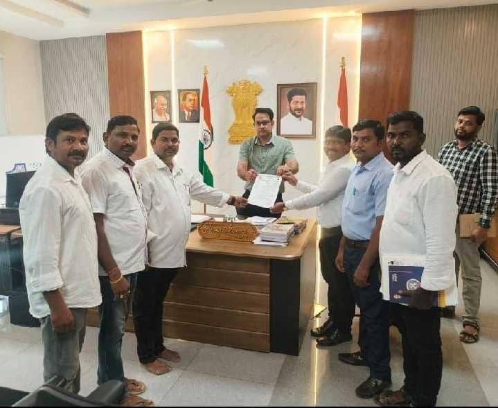 ప్రమోషన్లలో రిజర్వేషన్లు అమలు చేయాలి - Udayam