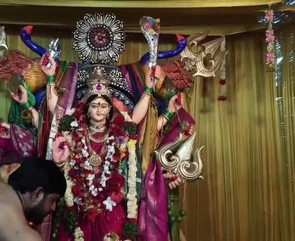 లలితాదేవి రూపంలో దర్శనమిచ్చిన దుర్గామాత - Udayam