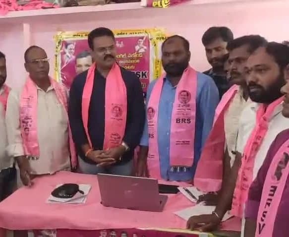 పట్టభద్రుల ఓటరు నమోదు కేంద్రం ప్రారంభం - Udayam