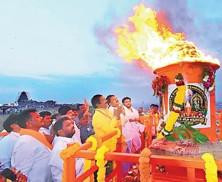 వినుకొండలో భక్తుల రద్దీ - Udayam Digital