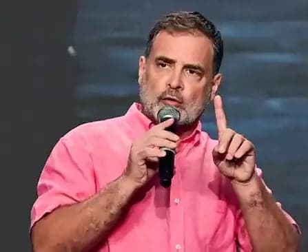 లాఠీలకు భయపడొద్దు.. రాహుల్ పిలుపు - Udayam