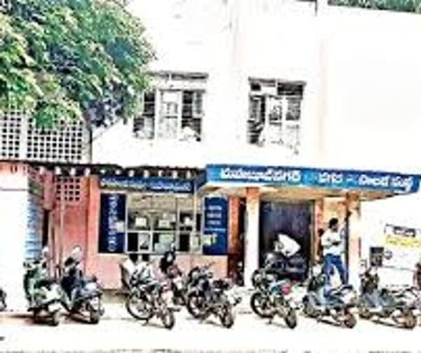 టెండర్లపై ప్రజాప్రతినిధి పెత్తనం: గుత్తేదారులకు బెదిరింపులు - Udayam Digital