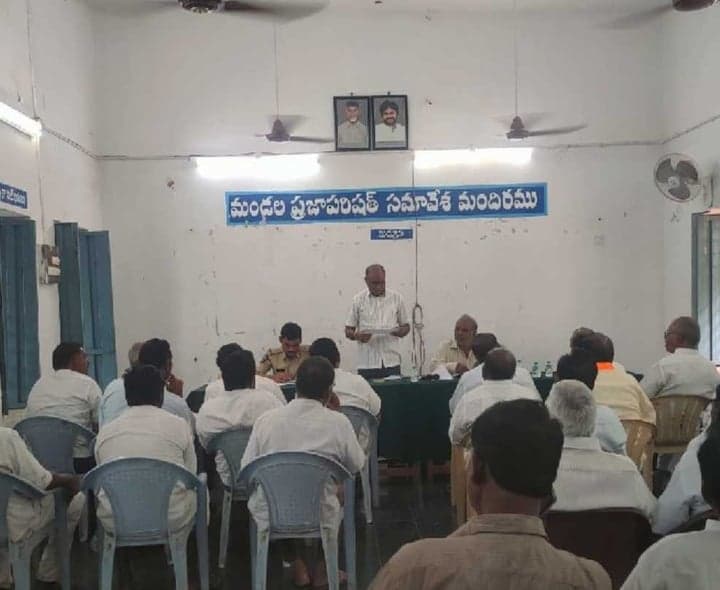 మిడుతూరులో పోలింగ్ కేంద్రాల మార్పు - Udayam