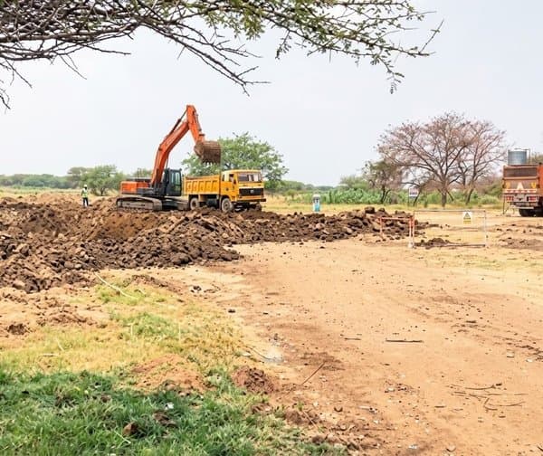 చెరువుల్లో నల్లమట్టి అక్రమ తవ్వకాలు - Udayam Digital