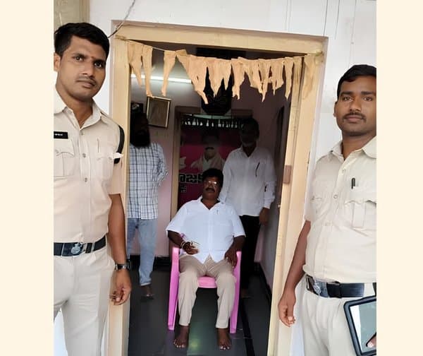 జుక్కల్ మాజీ ఎమ్మెల్యే హన్మంత్ షిండే హౌస్ అరెస్ట్ - Udayam Digital