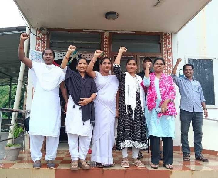 కాంట్రాక్ట్ ఉద్యోగుల క్రమబద్ధీకరణకు నిరసన - Udayam