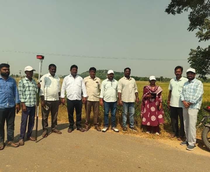 పెద్ద వాల్గొట్ గ్రామ సరిహద్దుల పరిశీలన - Udayam