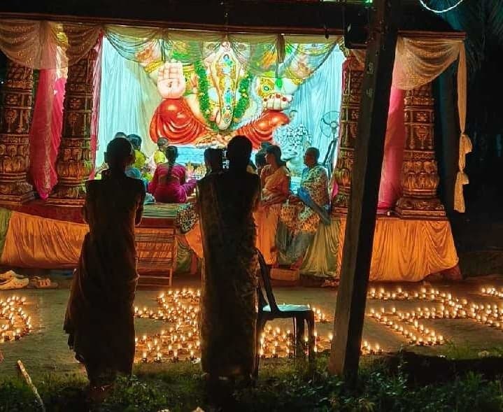 మామిడివాడలో ఆకట్టుకున్న దీపాలంకరణ - Udayam
