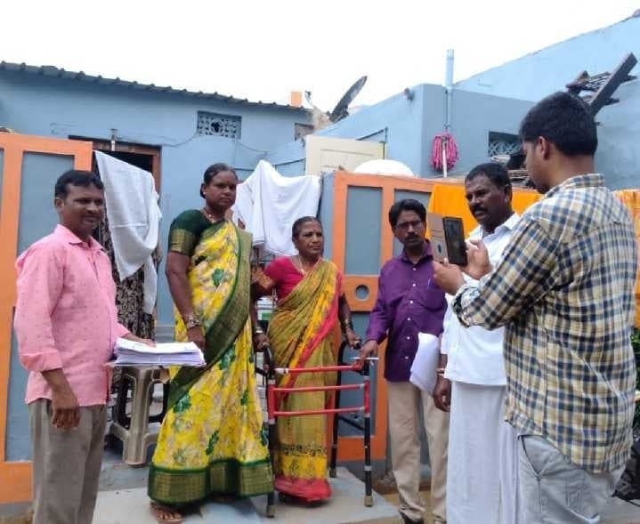 అలంపూర్లో పెన్షన్ వెరిఫికేషన్ - Udayam