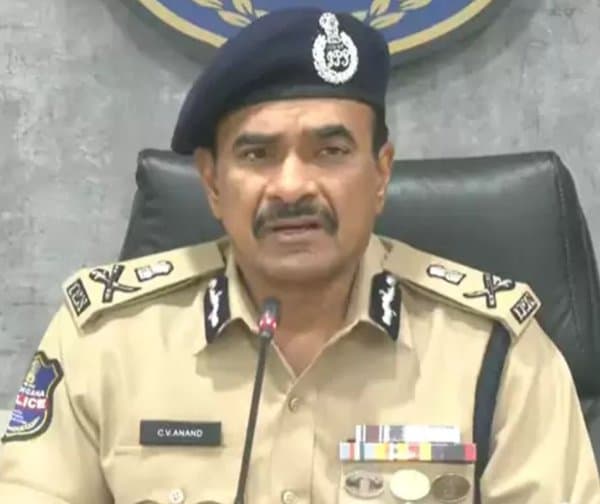 మావోయిస్టు నరహరి లొంగుబాటు - Udayam Digital