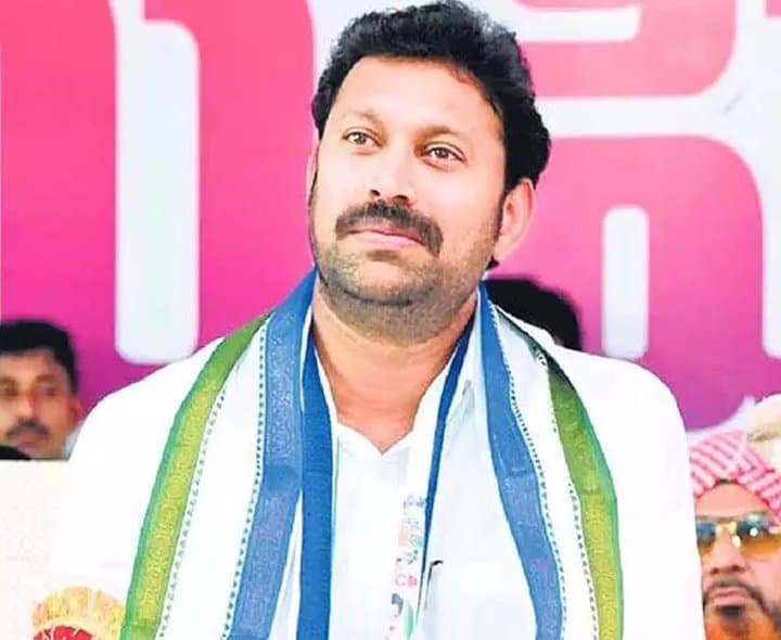వైసీపీ ఎంపీ అవినాశ్ రెడ్డి ఇళ్లలో ఈడీ సోదాలు - Udayam