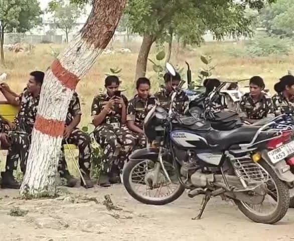 హయత్నగర్లో భూసేకరణతో ఉద్రిక్తత - Udayam