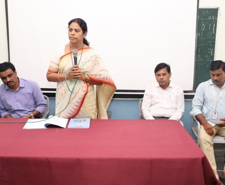 ప్రీ ప్రైమరీ ఉపాధ్యాయుల శిక్షణలో కలెక్టర్ హరిత - Udayam Digital