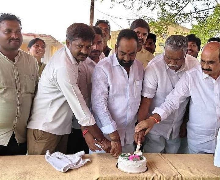 ఆరోగ్య రంగంలో మంత్రి కృషికి ఎమ్మెల్యే ప్రశంసలు - Udayam