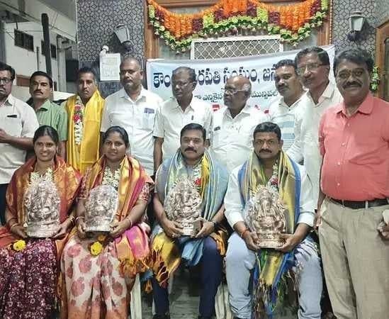 గౌడ విద్యార్థులకు ప్రతిభా పురస్కారాలు - Udayam