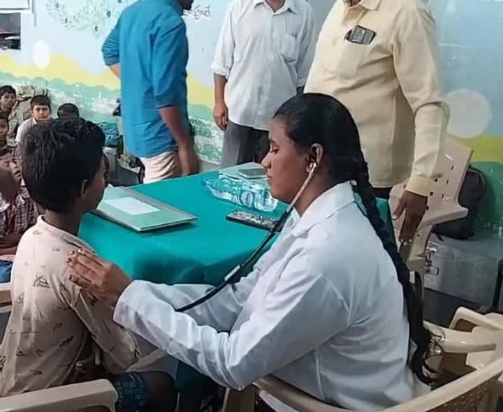 విద్యార్థులకు ఉచిత ఆరోగ్య పరీక్షలు - Udayam