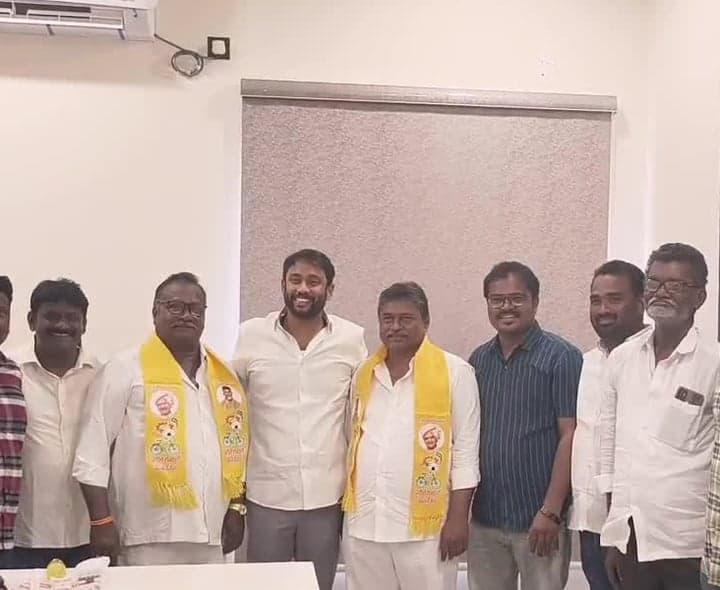 టీడీపీలో చేరిన మాజీ కౌన్సిలర్లు - Udayam