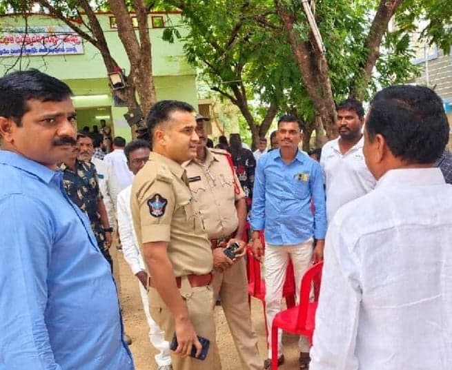 స్క్రూటినీ కేంద్రాన్ని తనిఖీ చేసిన SP - Udayam