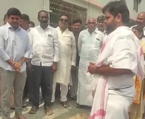 కమలాపురంలో కొత్త రోడ్ల నిర్మాణానికి శ్రీకారం - Udayam